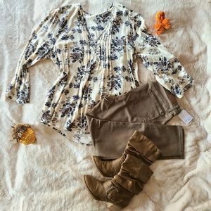 Fun to Fun floral pleated flowy top